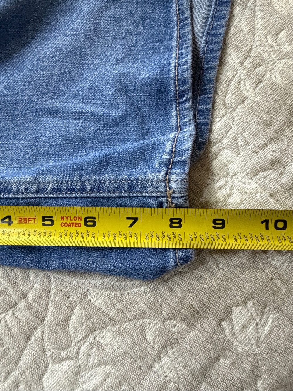 American Eagle Women's Low Rise Baggy Denim Shorts
Size 14 Soft Stretch - Picture 12 of 13